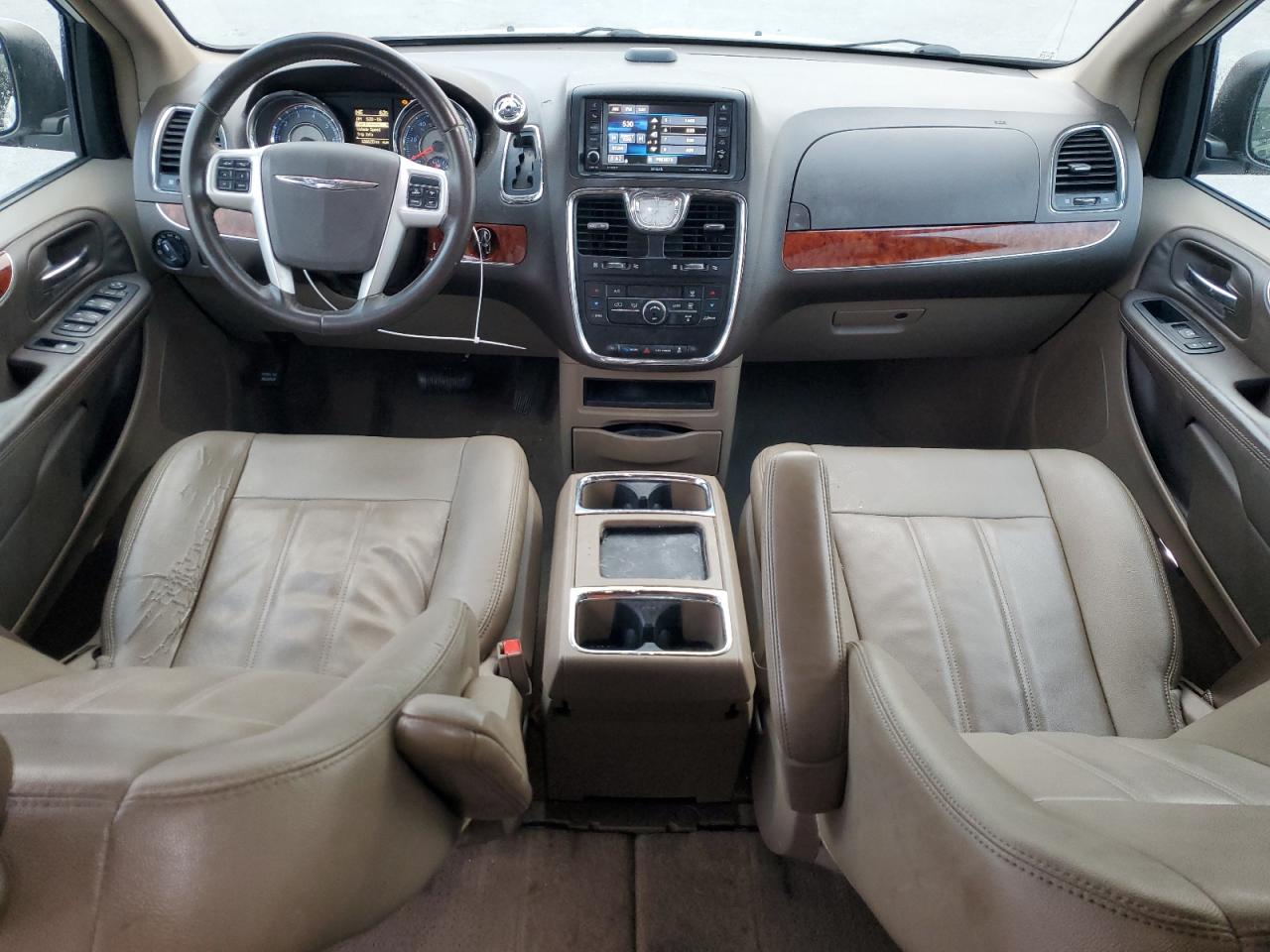 Lot #3302816921 2016 CHRYSLER TOWN & COU