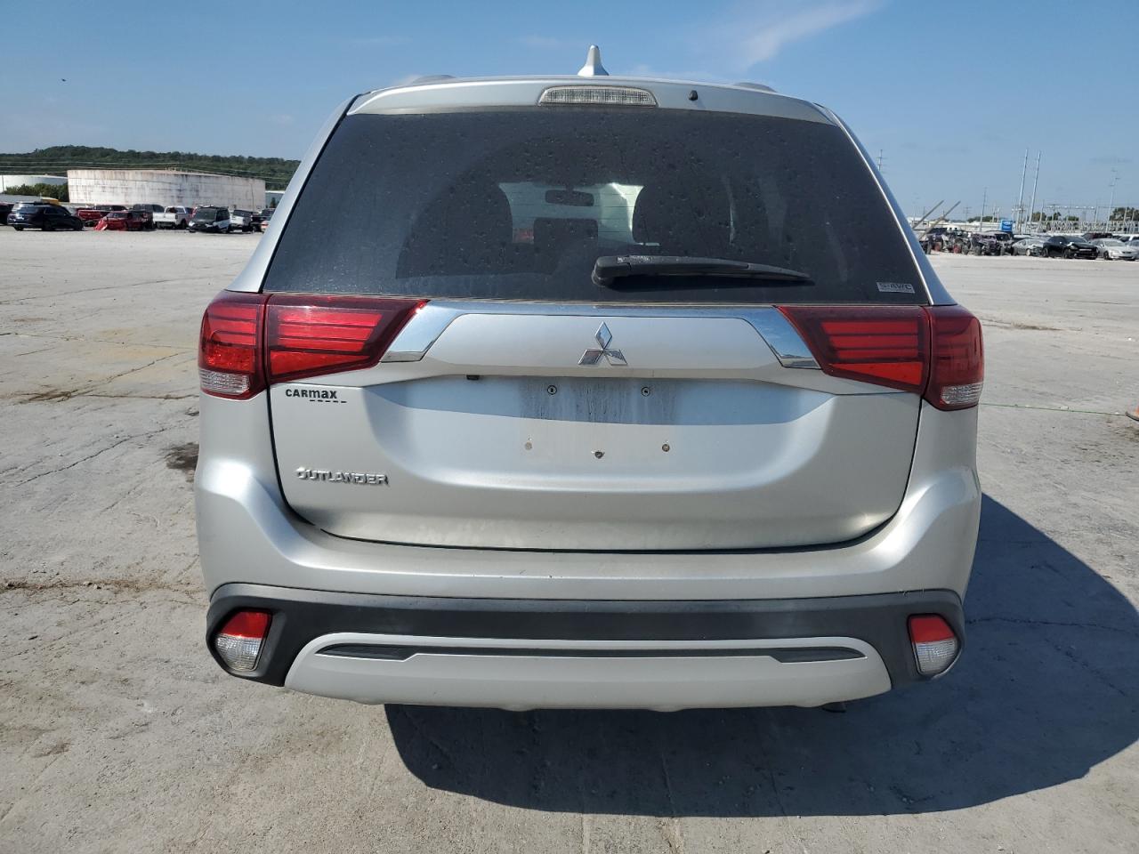 MITSUBISHI OUTLANDER SE