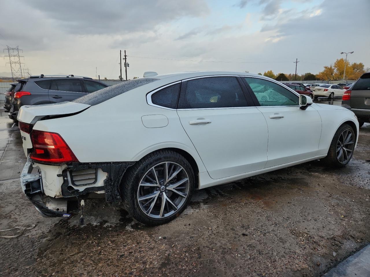 VOLVO S90 T5 MOMENTUM