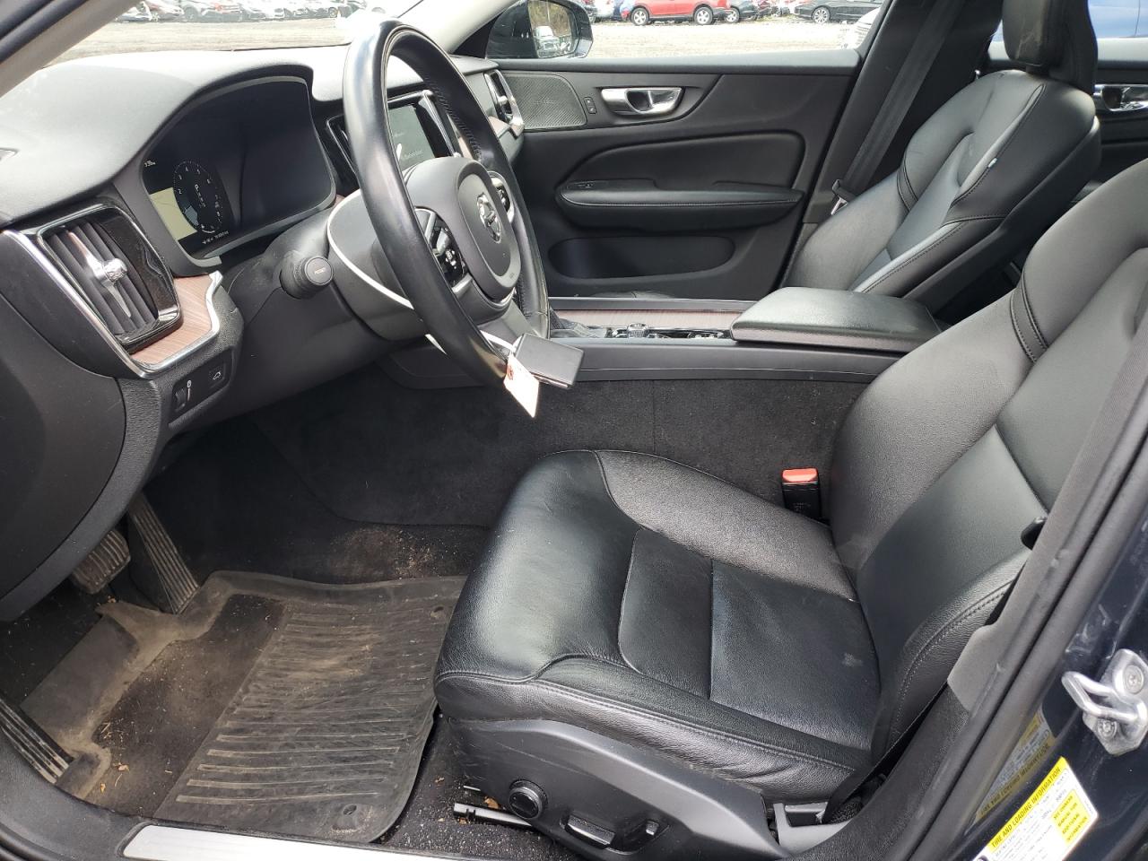 VOLVO S60 T5 MOMENTUM