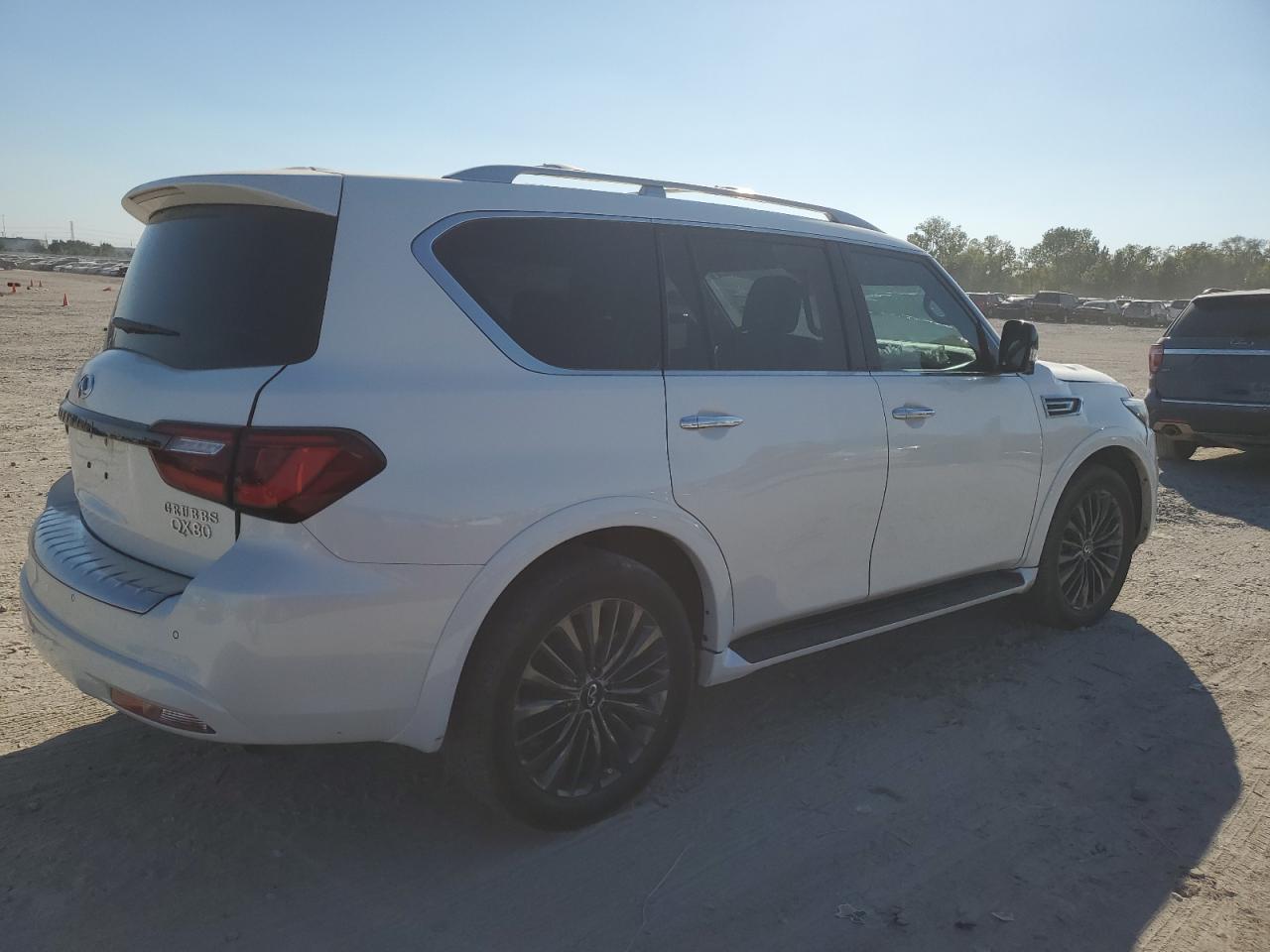 INFINITI QX80 LUXE