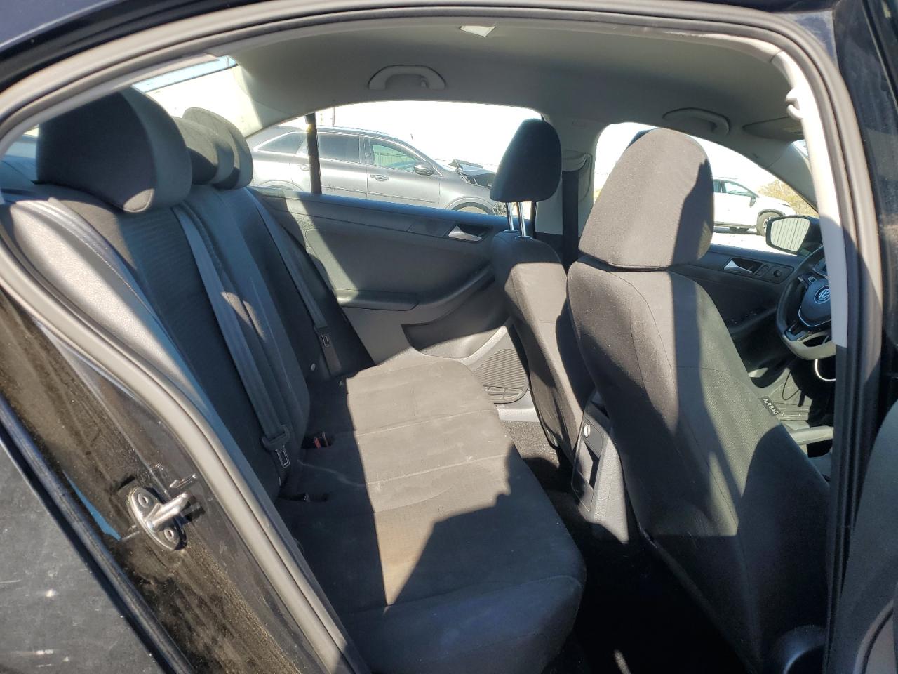 VOLKSWAGEN JETTA BASE