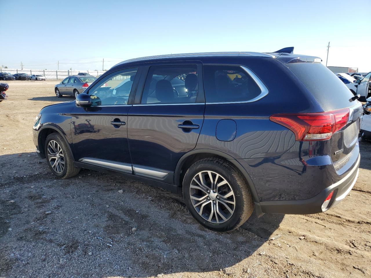 MITSUBISHI OUTLANDER SE