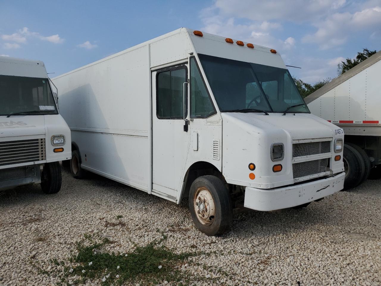 Lot #3296929832 2004 FREIGHTLINER CHASSIS M