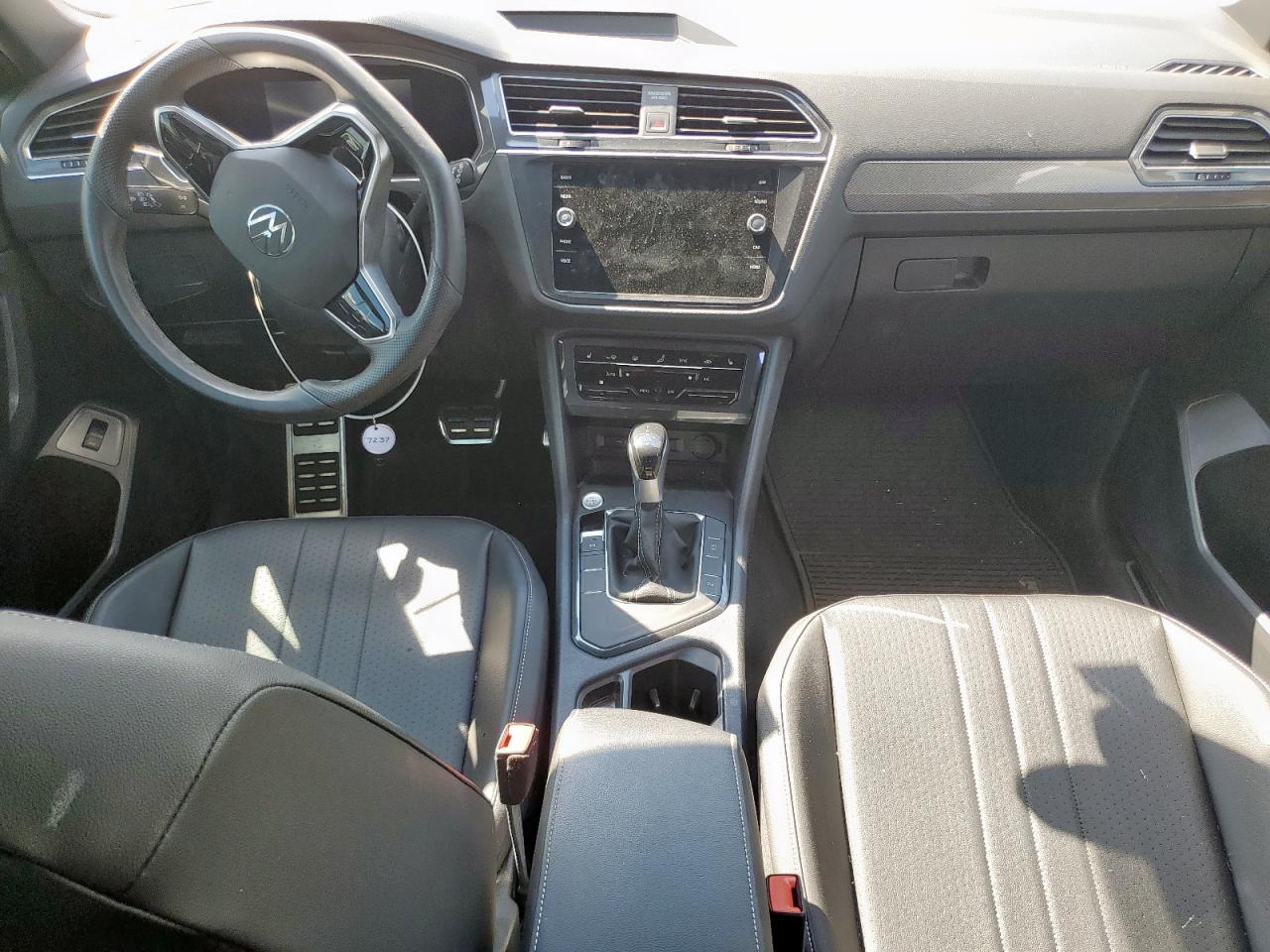 VOLKSWAGEN TIGUAN SE R-LINE BLACK