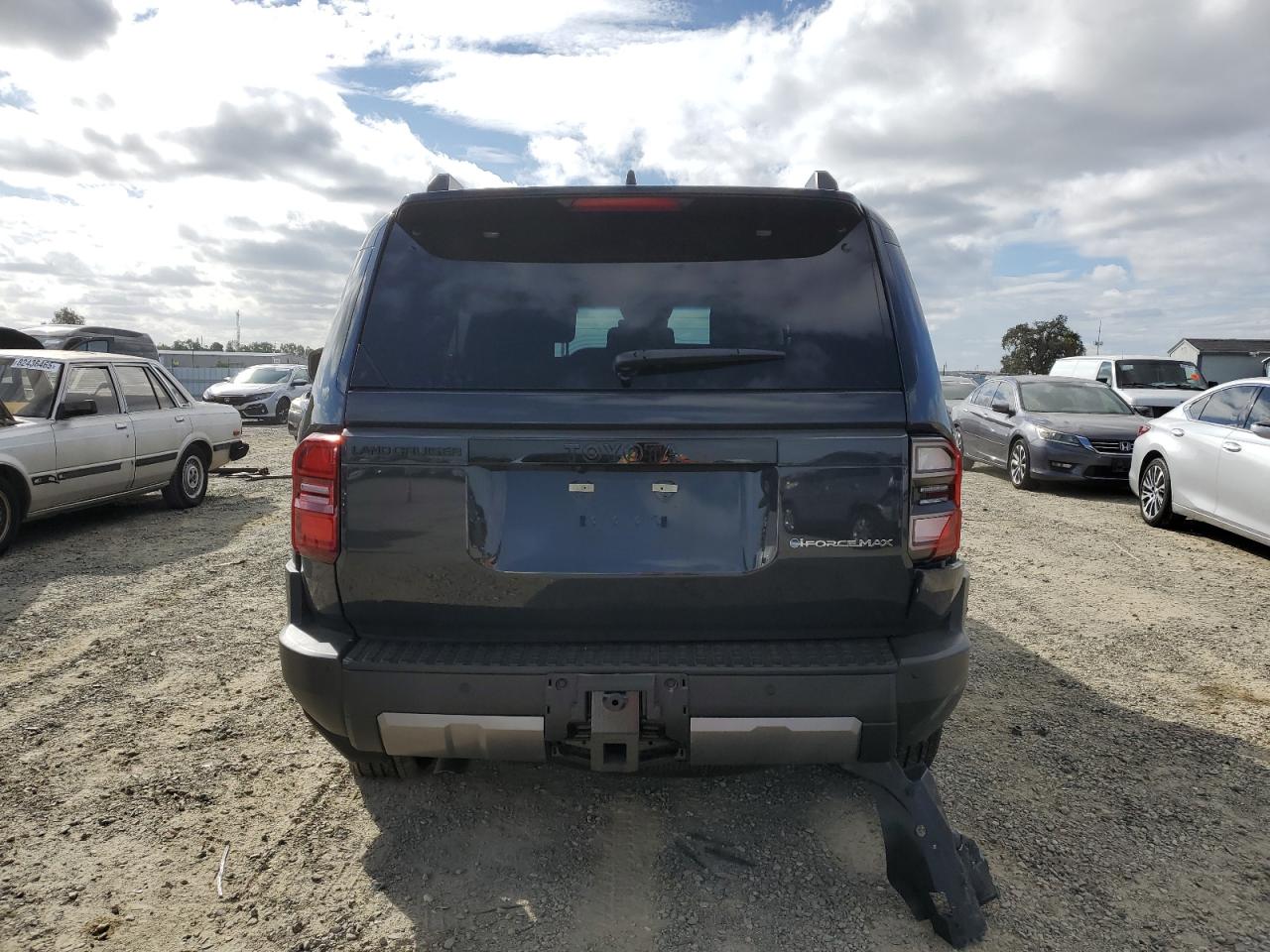 TOYOTA LAND CRUISER BASE