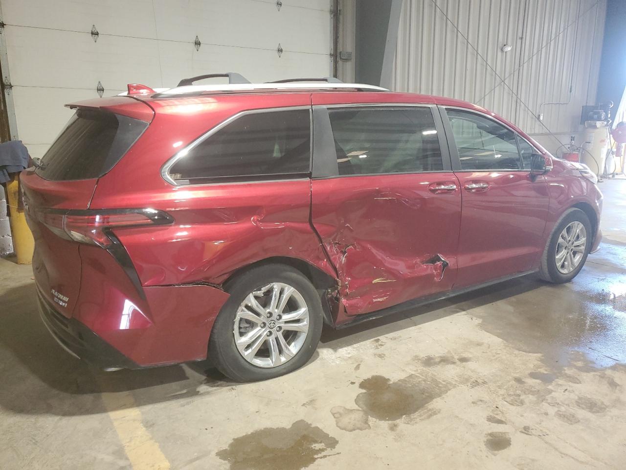 TOYOTA SIENNA LIMITED