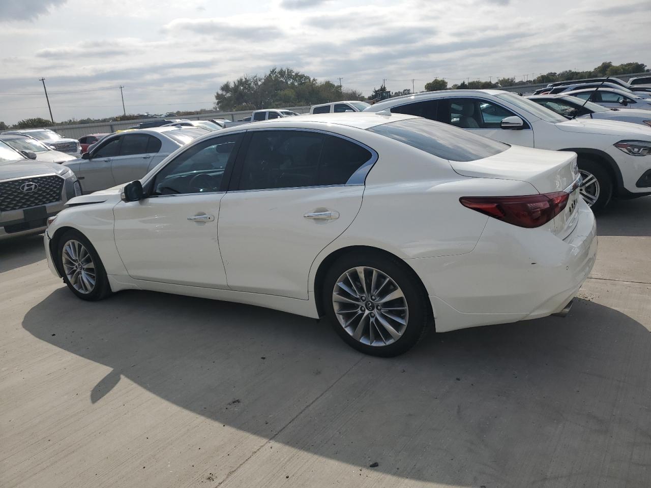 INFINITI Q50 LUXE