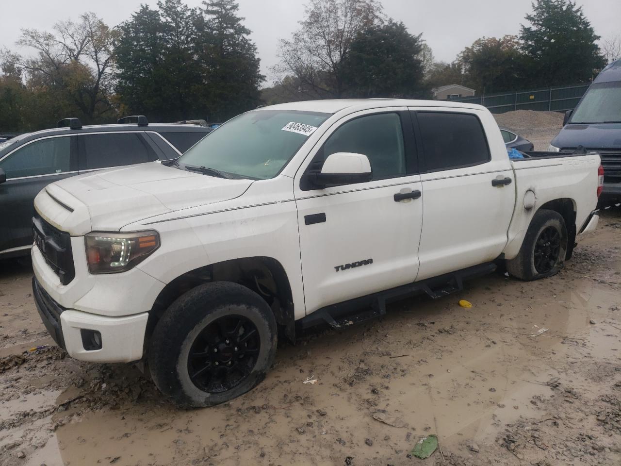 TOYOTA TUNDRA CREWMAX SR5