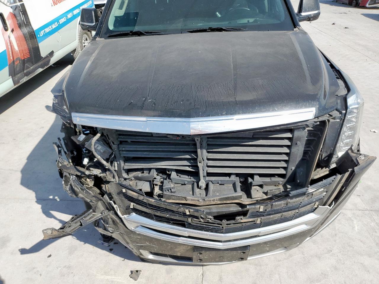 CADILLAC ESCALADE LUXURY