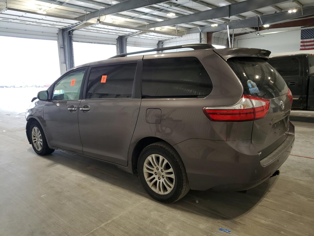 TOYOTA SIENNA XLE