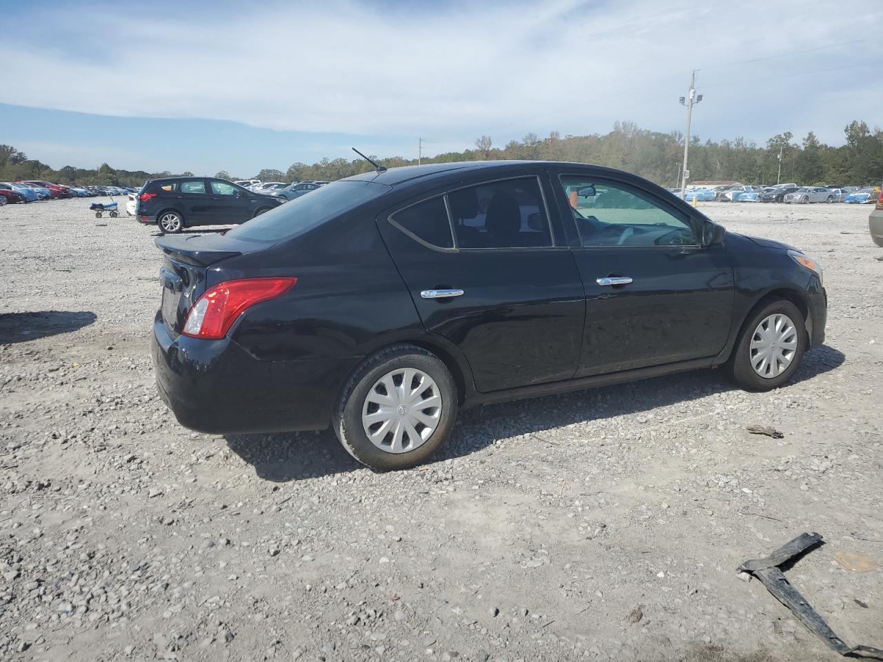 NISSAN VERSA S