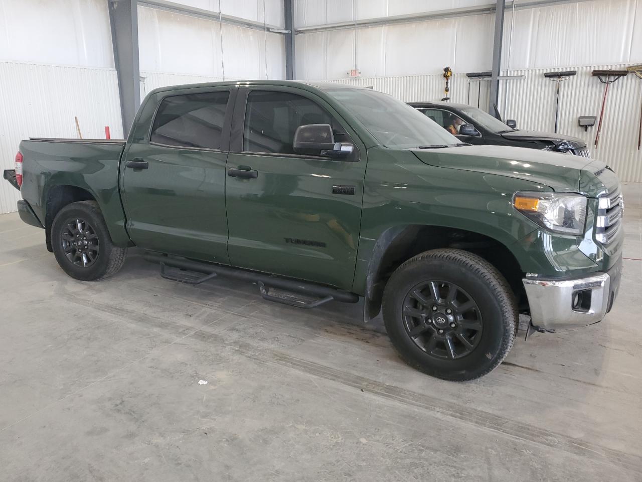 TOYOTA TUNDRA CREWMAX SR5