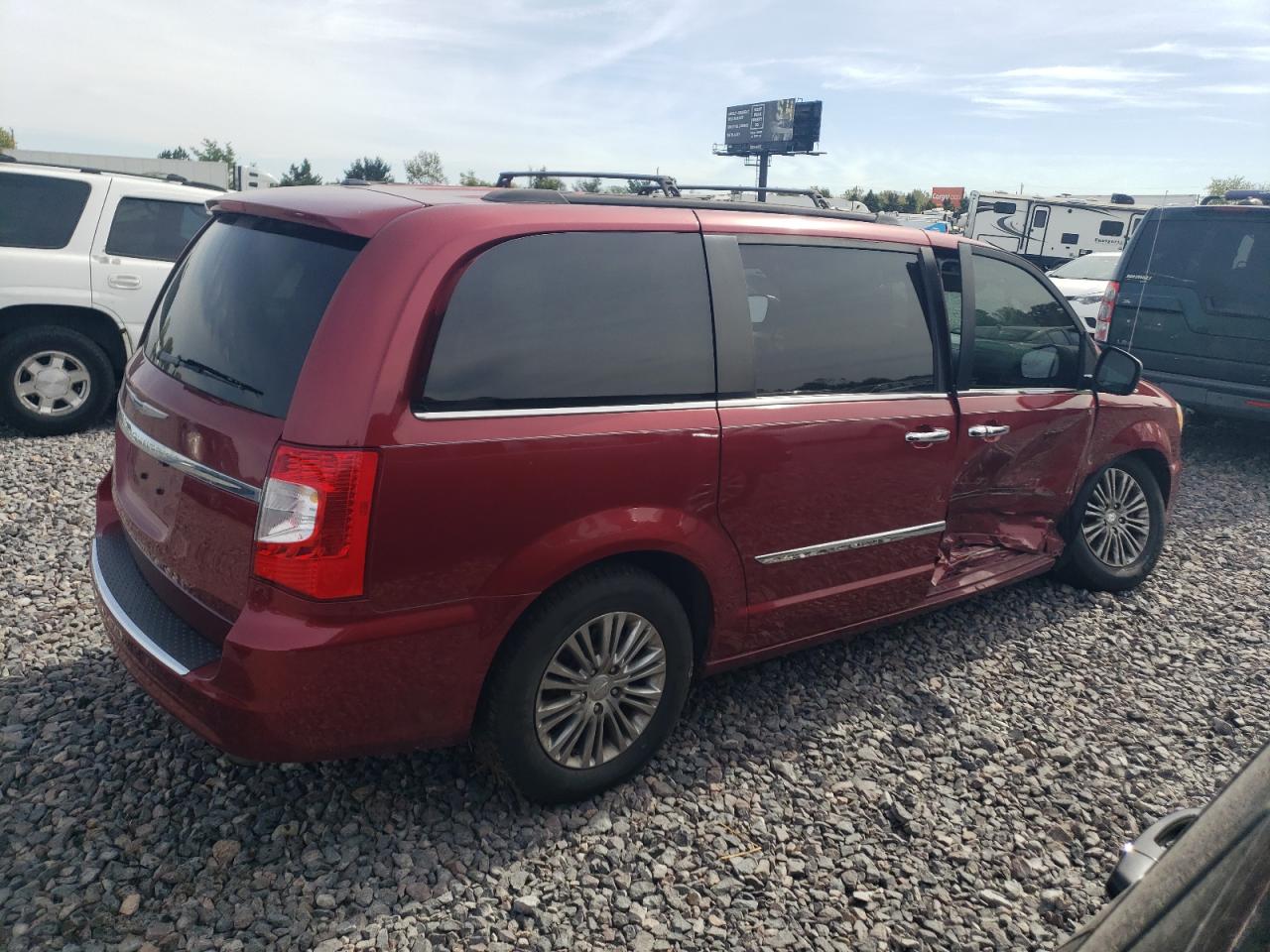 CHRYSLER TOWN & COUNTRY TOURING L
