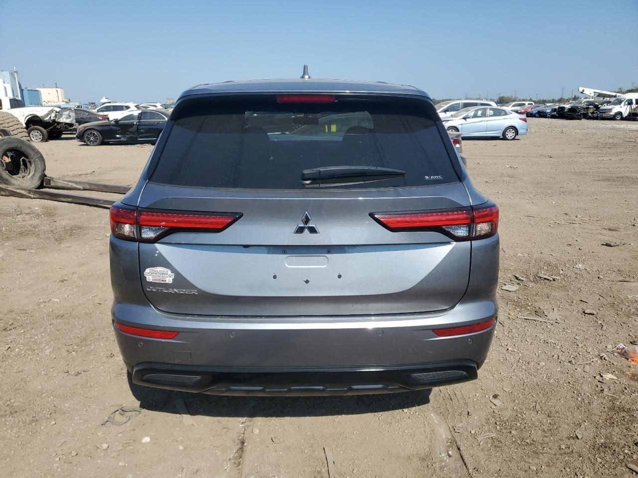 MITSUBISHI OUTLANDER SE