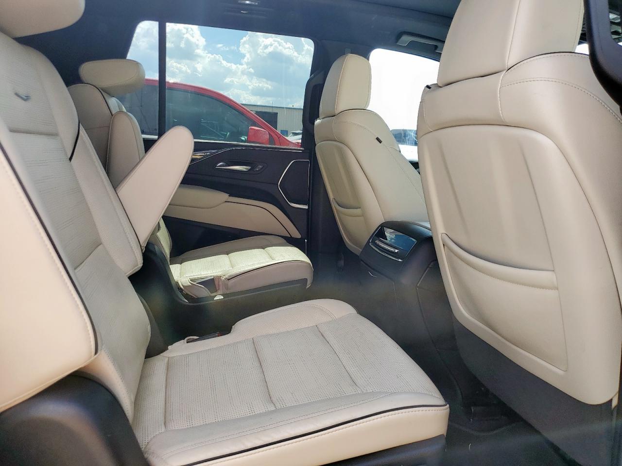 CADILLAC ESCALADE SPORT