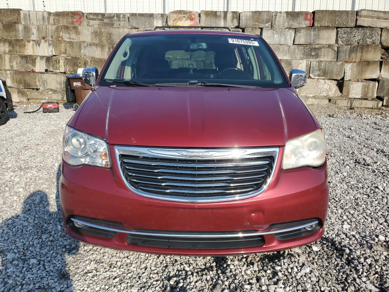 CHRYSLER TOWN & COUNTRY LIMITED