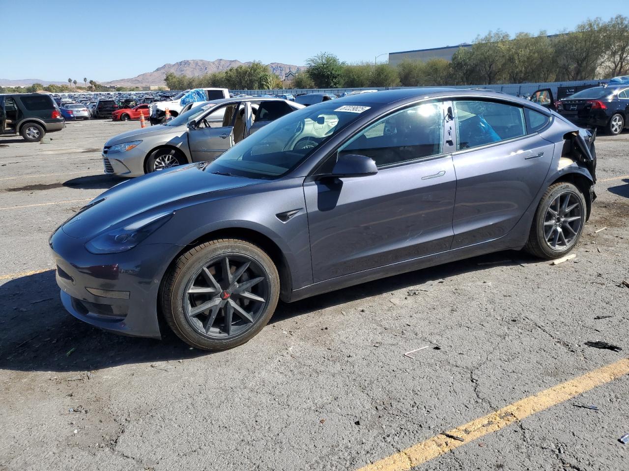TESLA MODEL 3