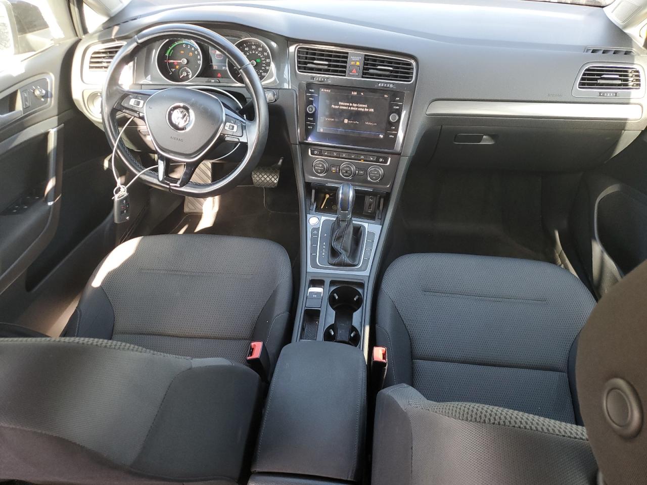 VOLKSWAGEN E-GOLF SE