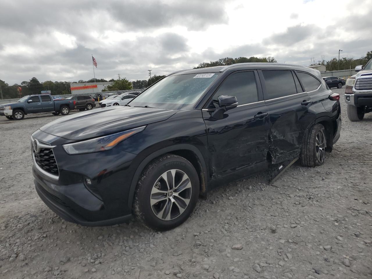 TOYOTA HIGHLANDER LE