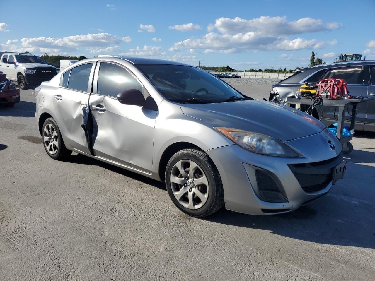 MAZDA 3 I