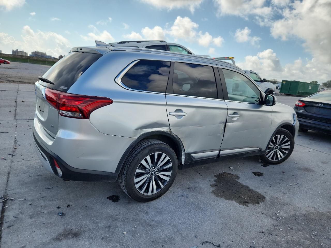 MITSUBISHI OUTLANDER SE