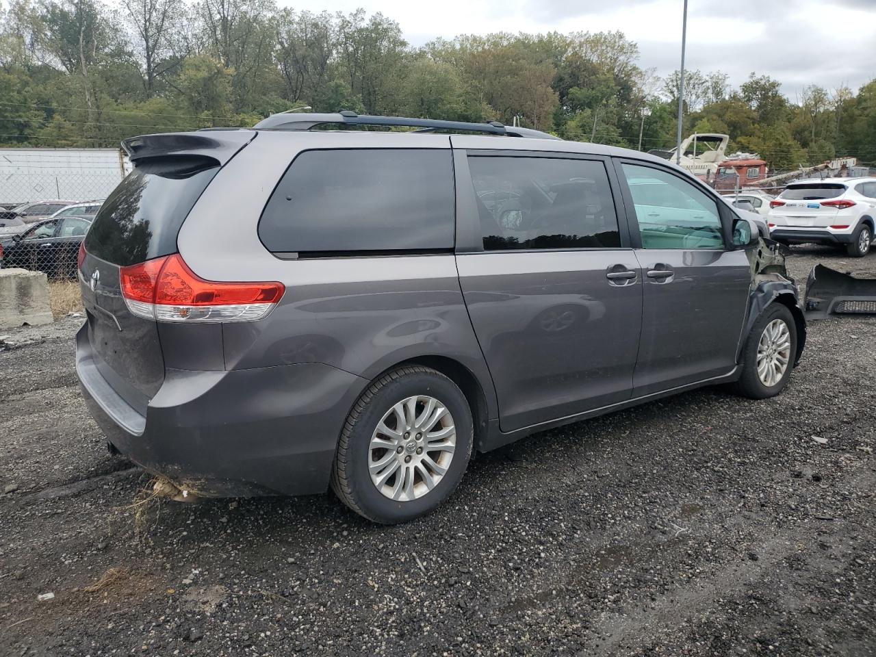 TOYOTA SIENNA XLE