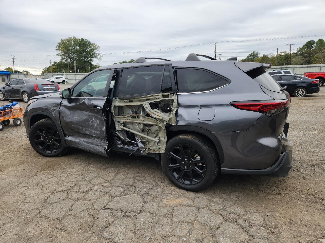 Lot #3301792377 2023 TOYOTA HIGHLANDER