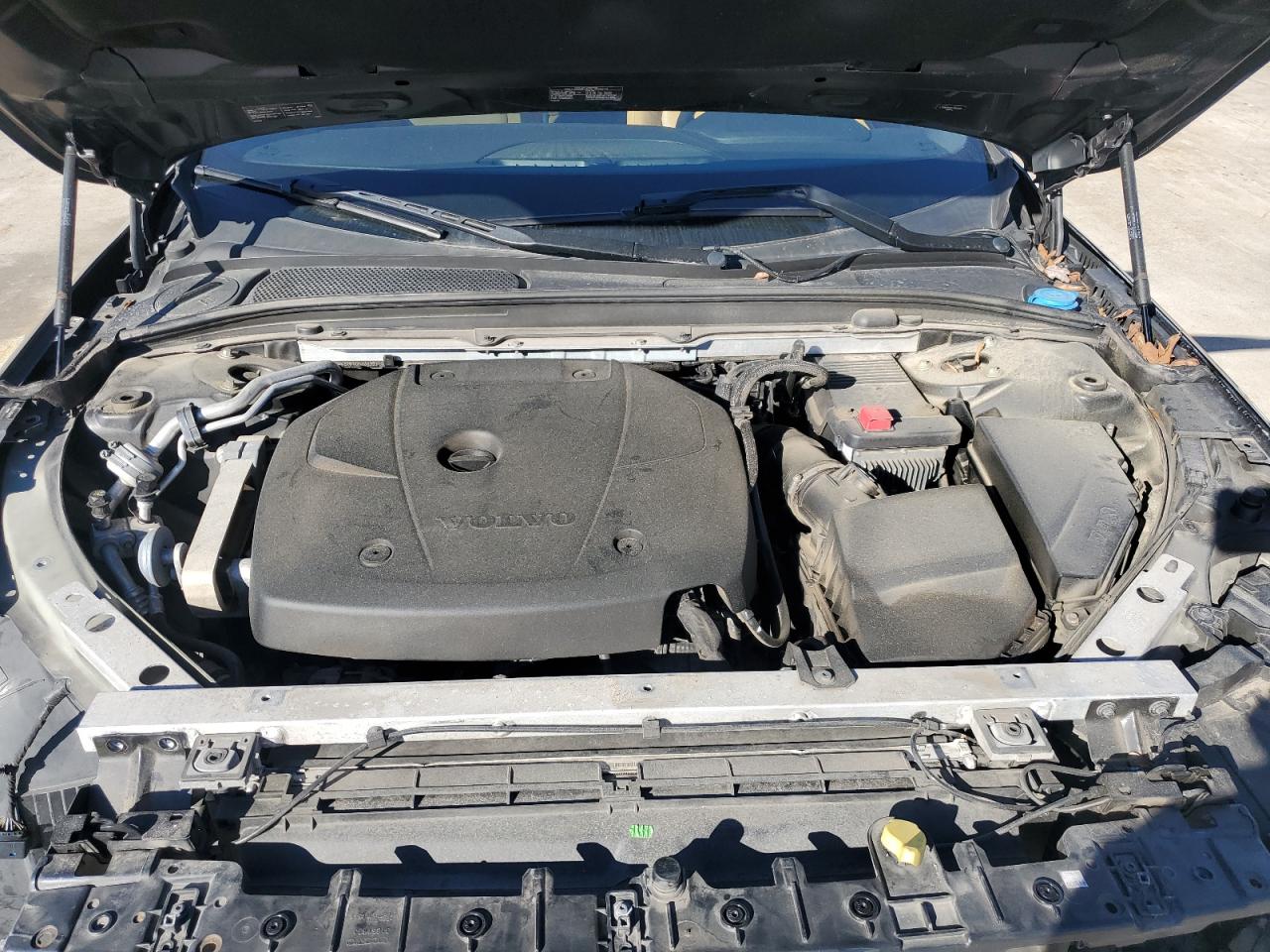 VOLVO S90 T5 MOMENTUM