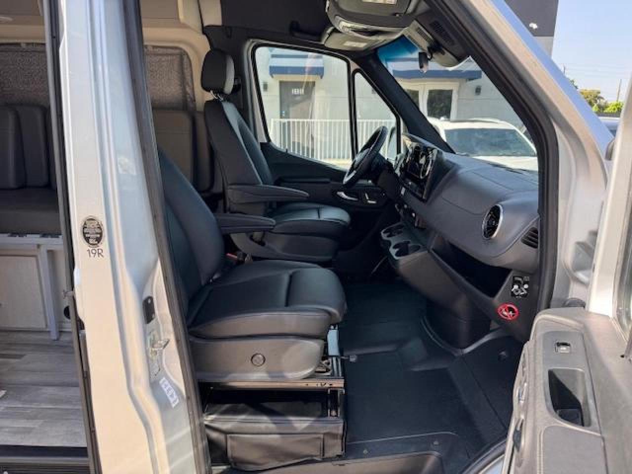 MERCEDES-BENZ SPRINTER 2500