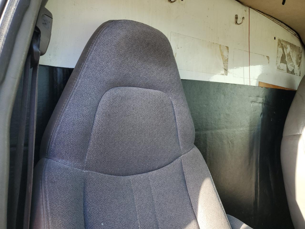 Lot #3274635902 2003 GMC SAVANA