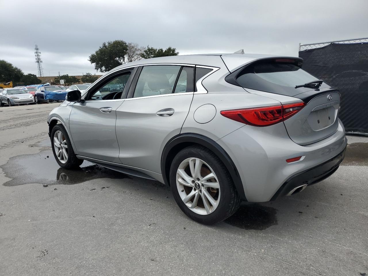 INFINITI QX30 BASE
