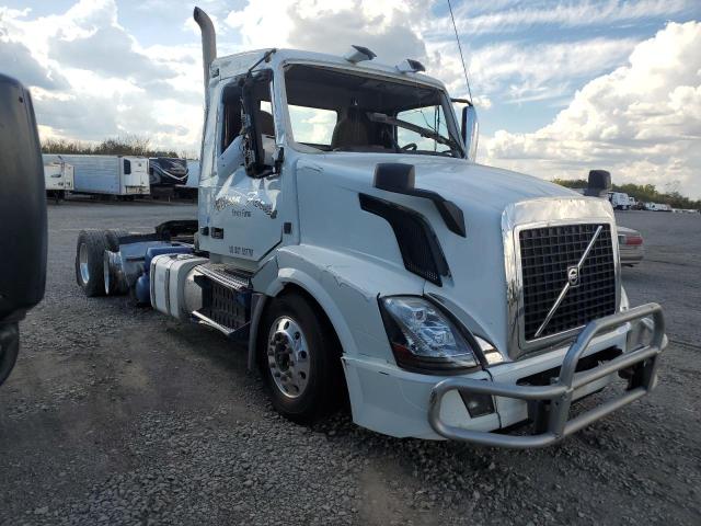 Global Auto Auctions: 2017 VOLVO VNL