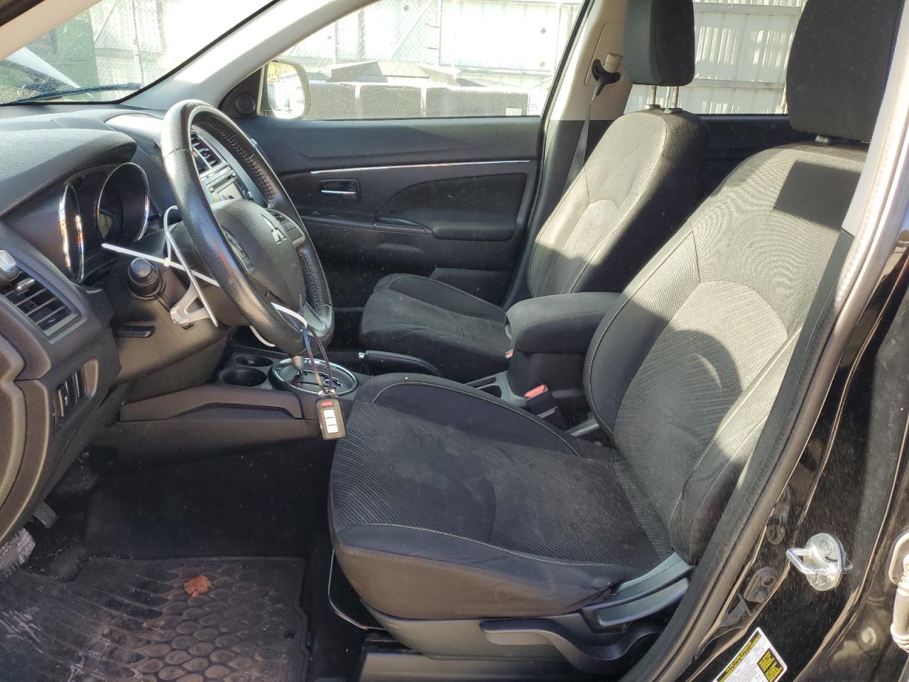 MITSUBISHI OUTLANDER SE