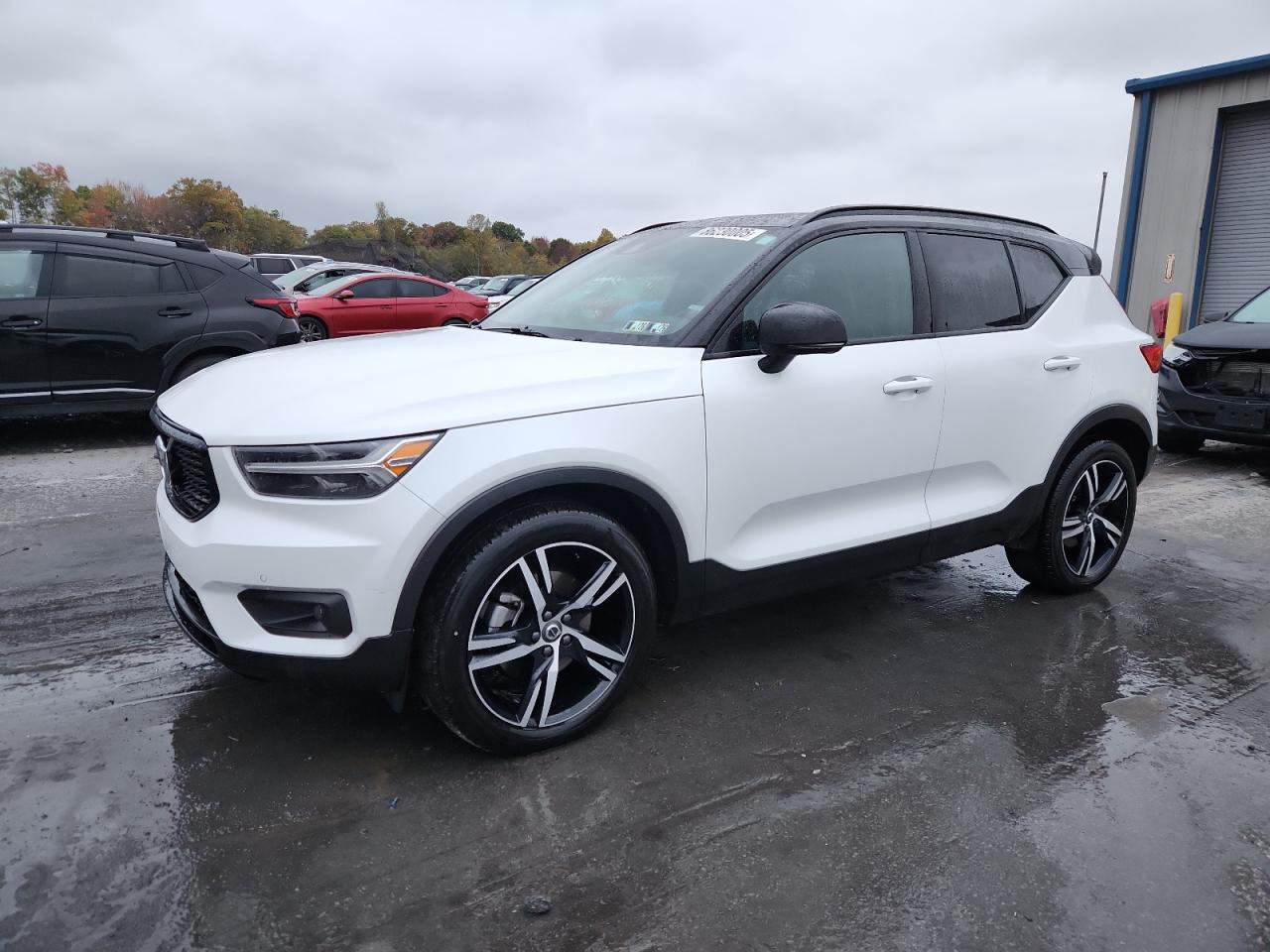 VOLVO XC40 T5 R-DESIGN