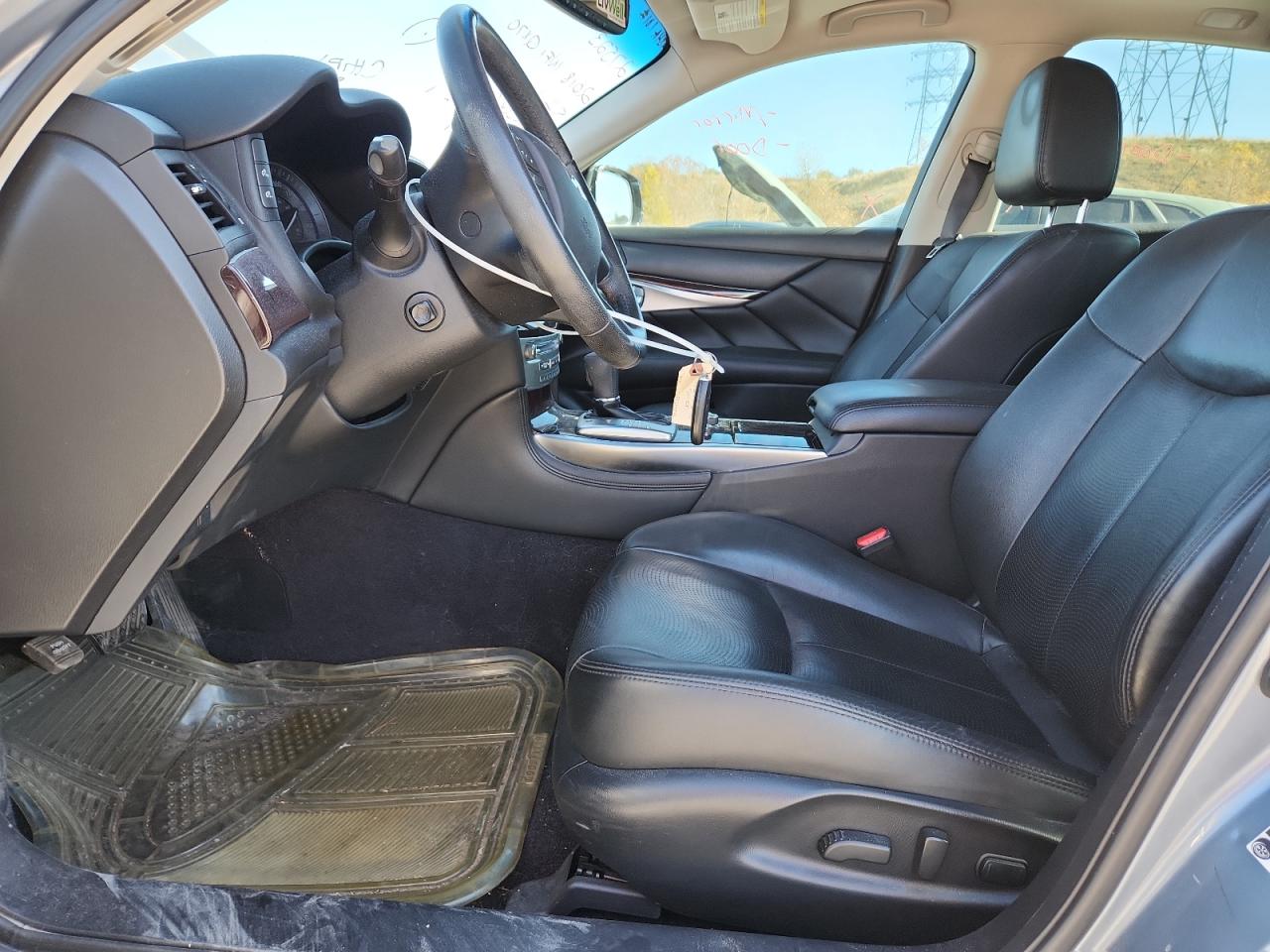 INFINITI Q70 3.7 LUXE