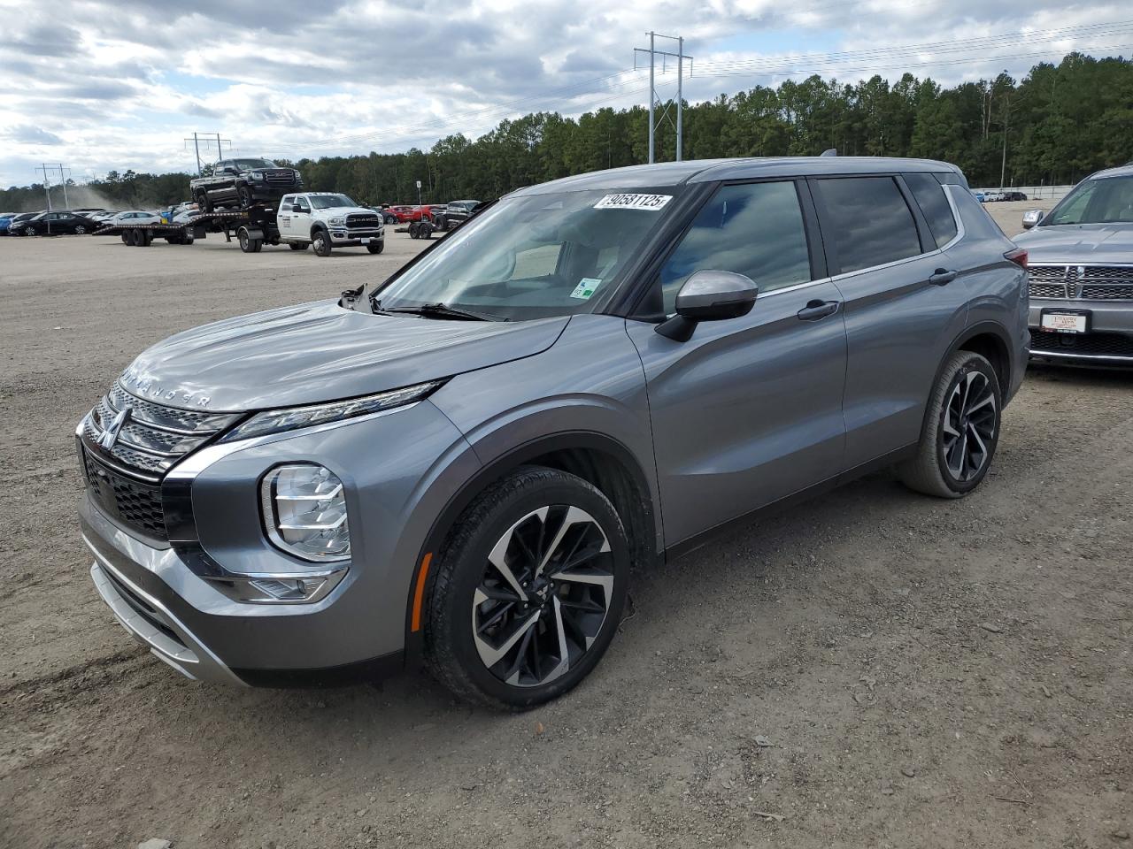 MITSUBISHI OUTLANDER SE