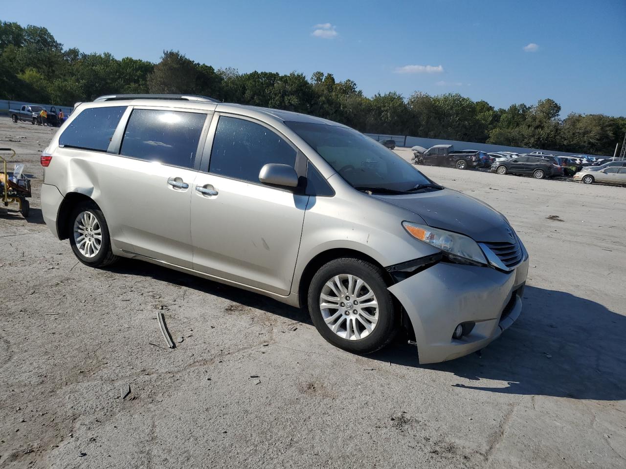 TOYOTA SIENNA XLE