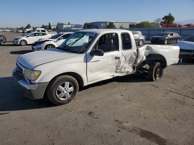 Global Auto Auctions: 2000 TOYOTA TACOMA XTRACAB