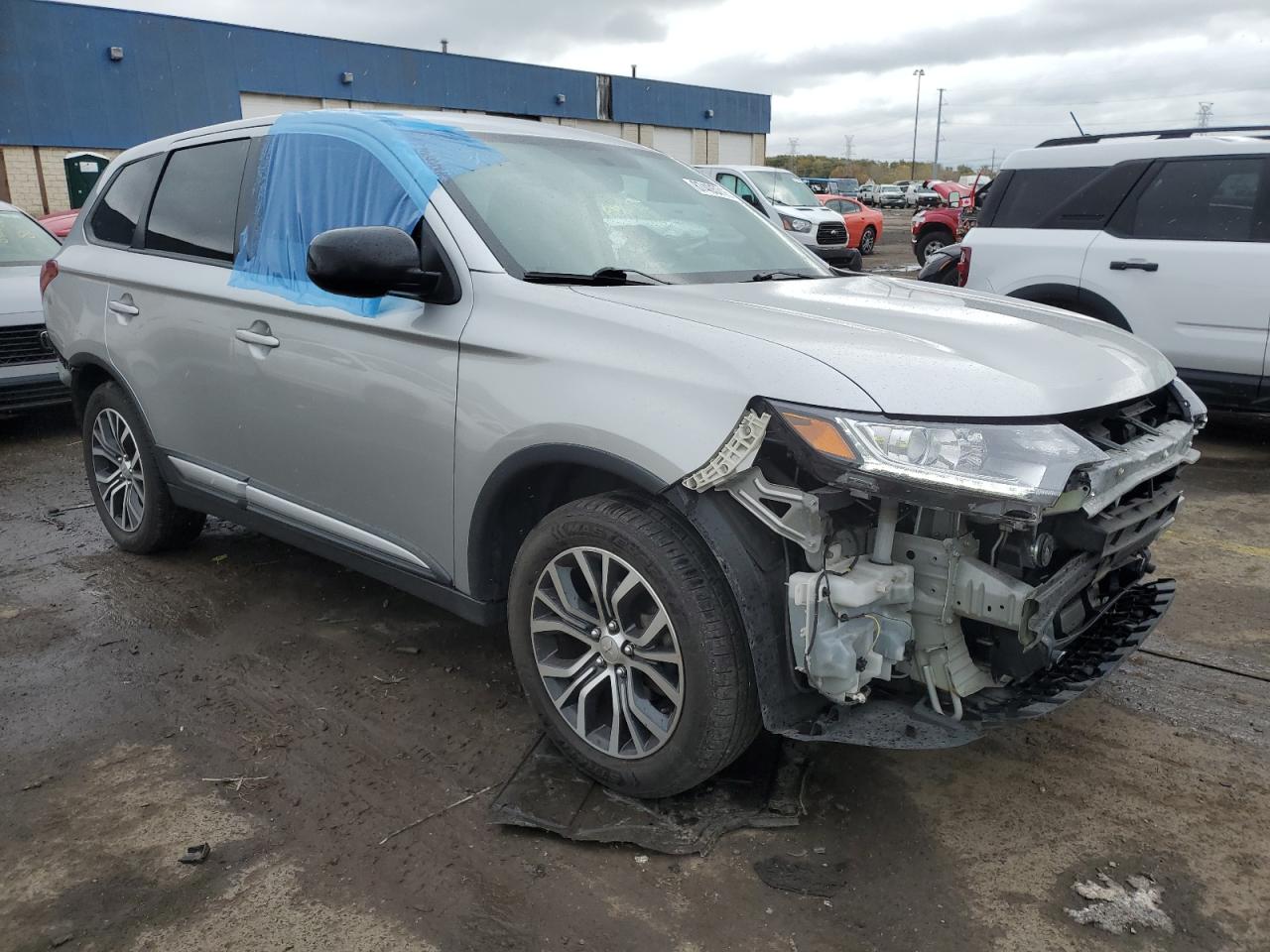 MITSUBISHI OUTLANDER SE