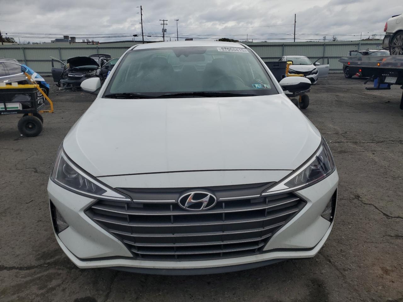HYUNDAI ELANTRA SE