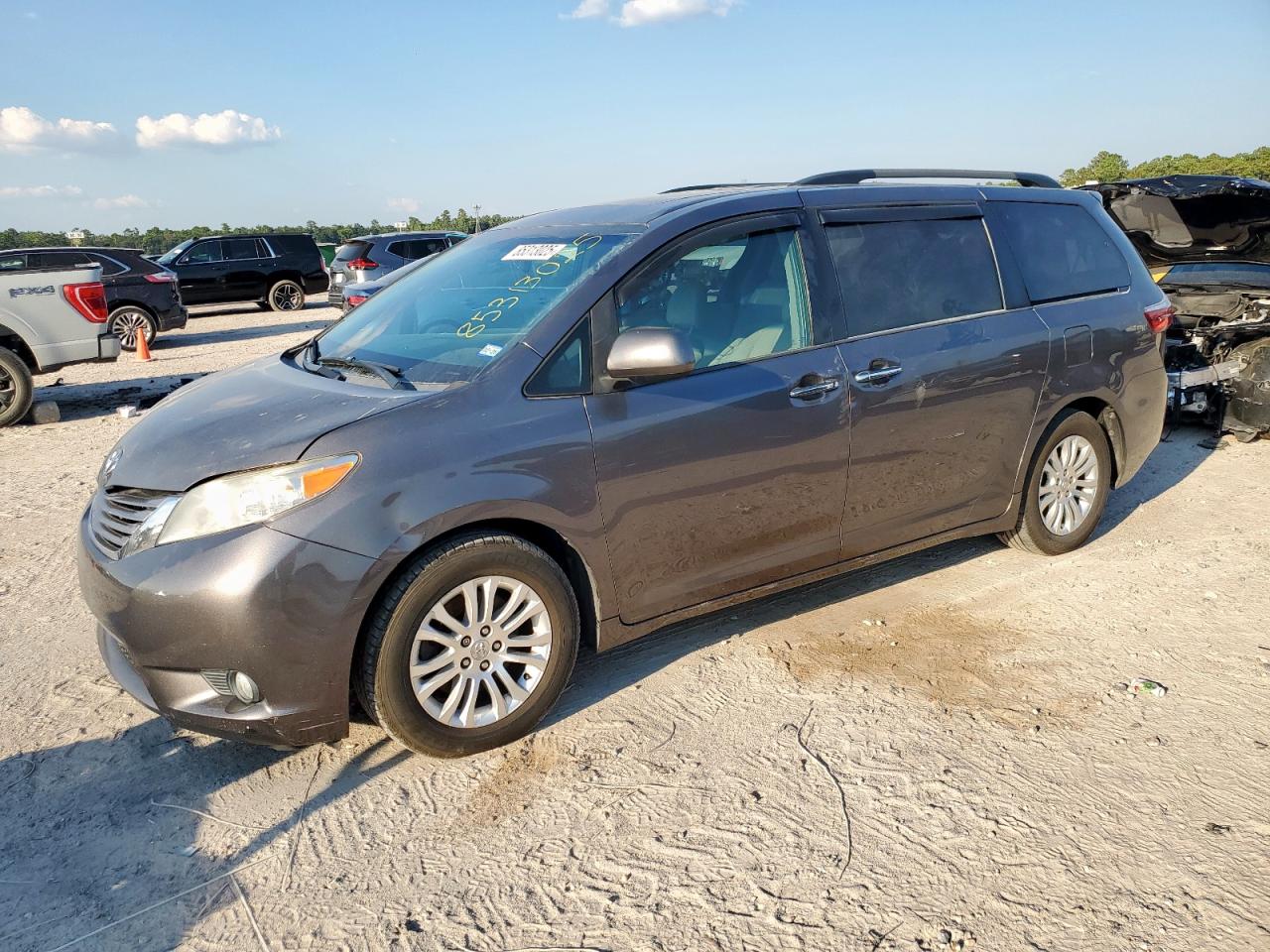 TOYOTA SIENNA XLE