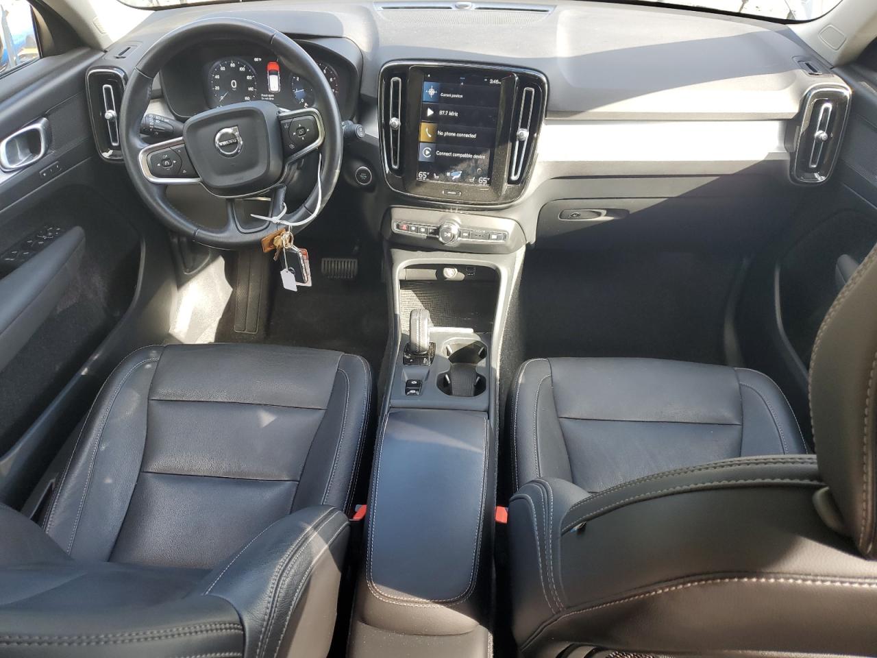 VOLVO XC40 T5 MOMENTUM