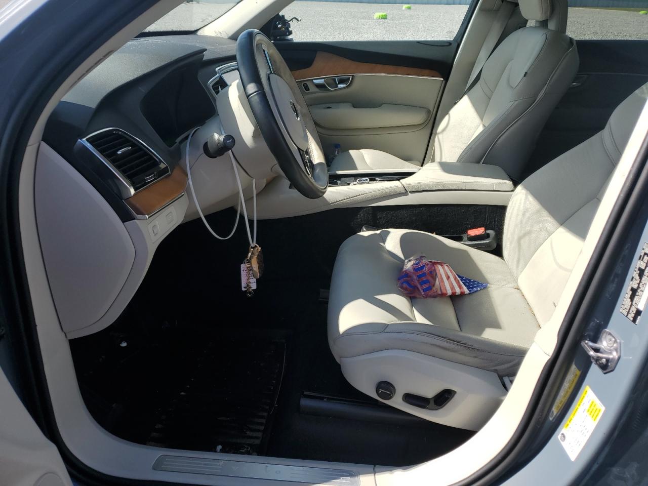 VOLVO XC90 T6 MOMENTUM