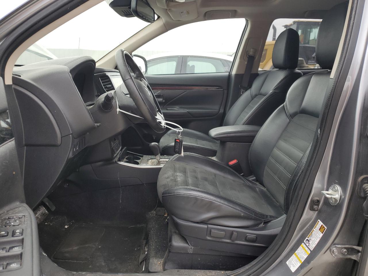 MITSUBISHI OUTLANDER SE