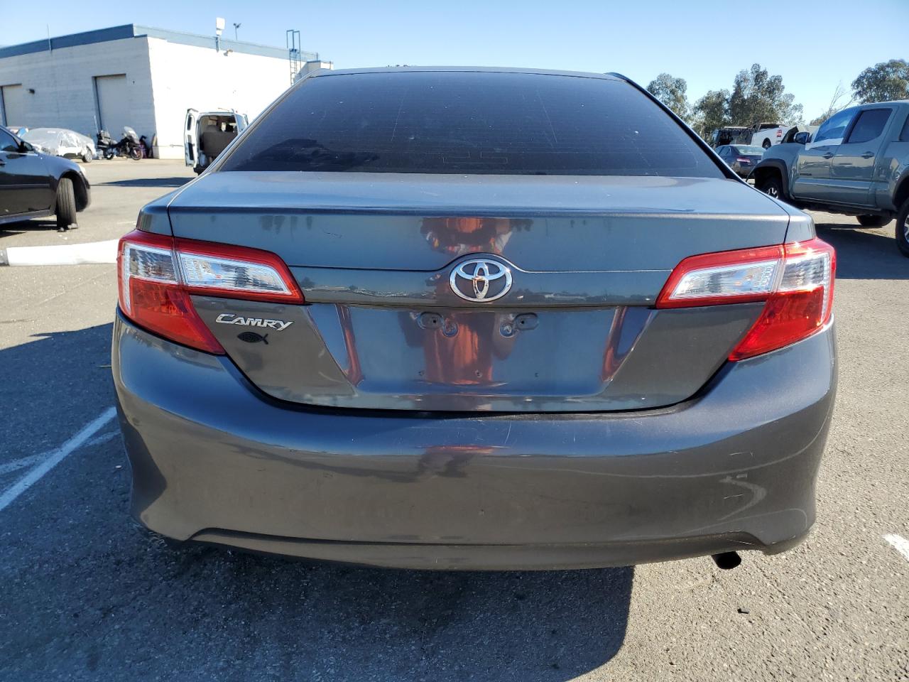 TOYOTA CAMRY BASE