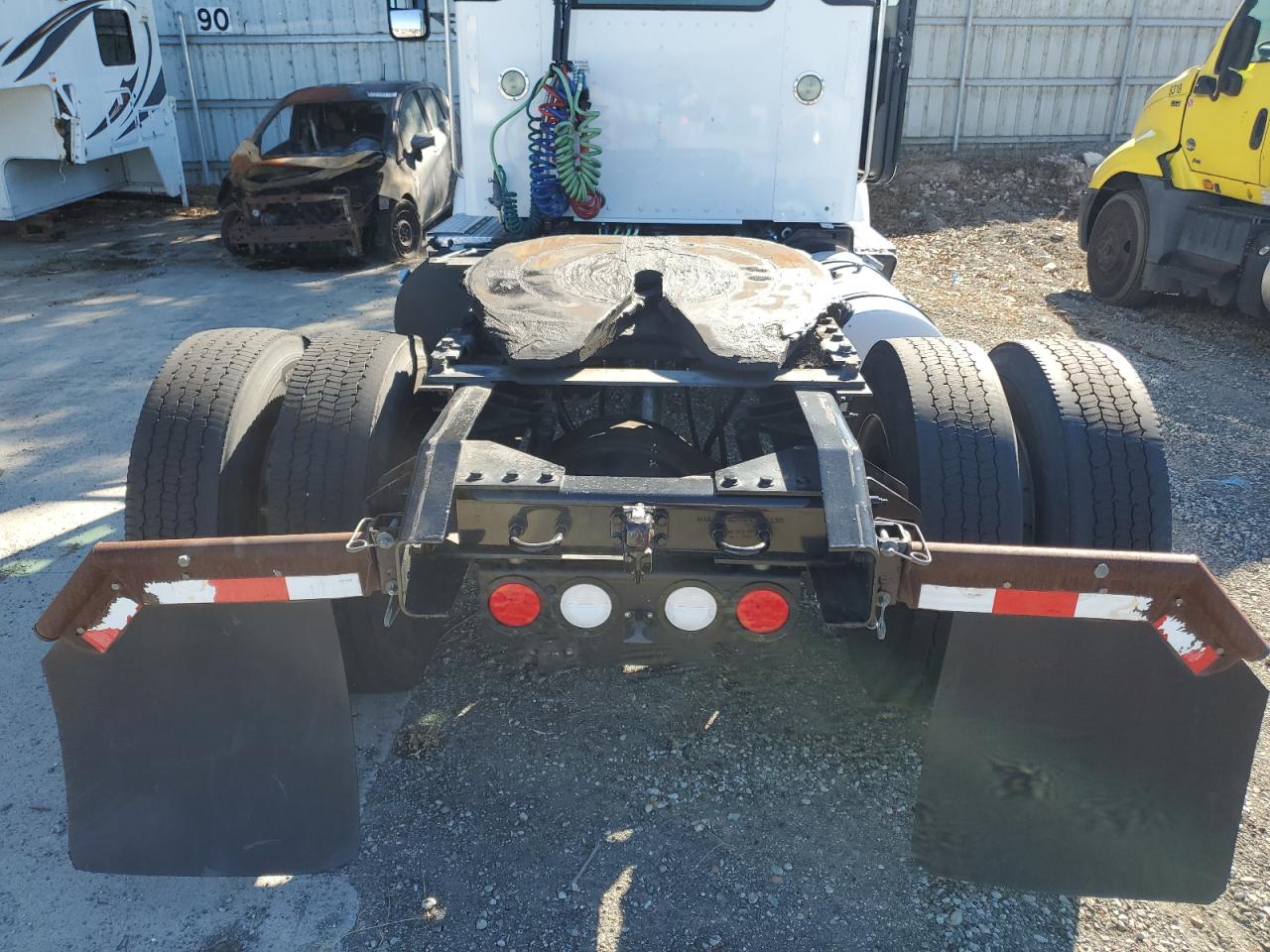 Lot #3279600245 2016 KENWORTH T370