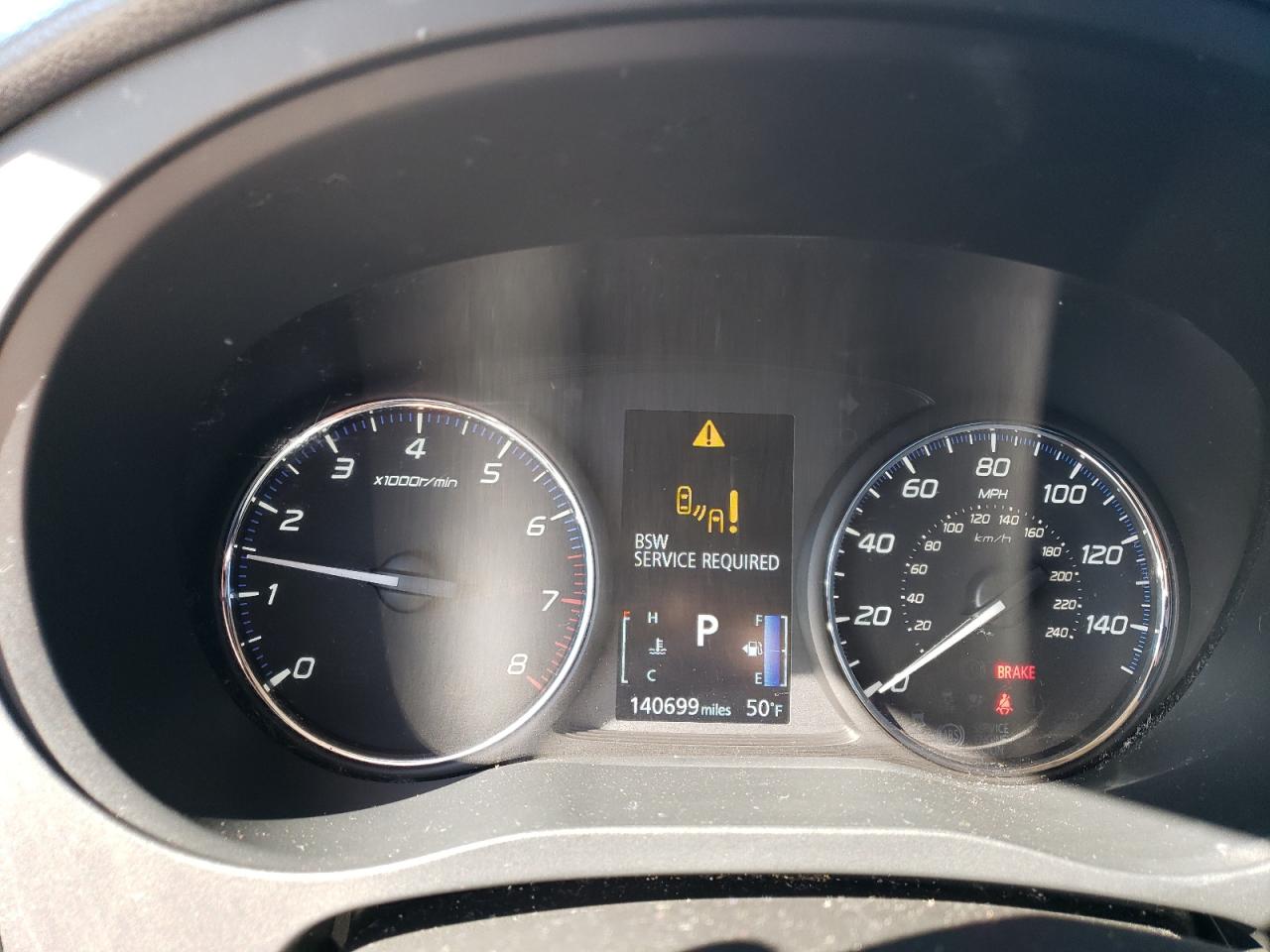 MITSUBISHI OUTLANDER SE