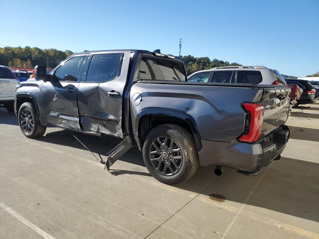 TOYOTA TUNDRA CREWMAX PLATINUM