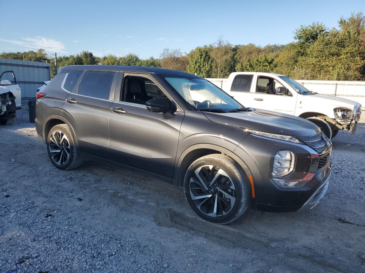 MITSUBISHI OUTLANDER SE